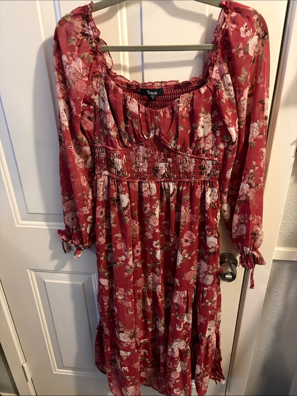 NWT Trixxi Rose Print Smocked Waist Midi Dress in Brick Red